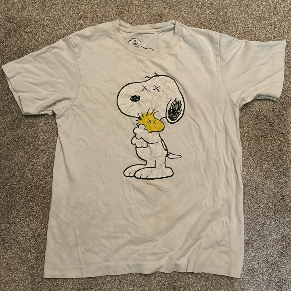KAWS X UNIQLO SNOOPY shirt